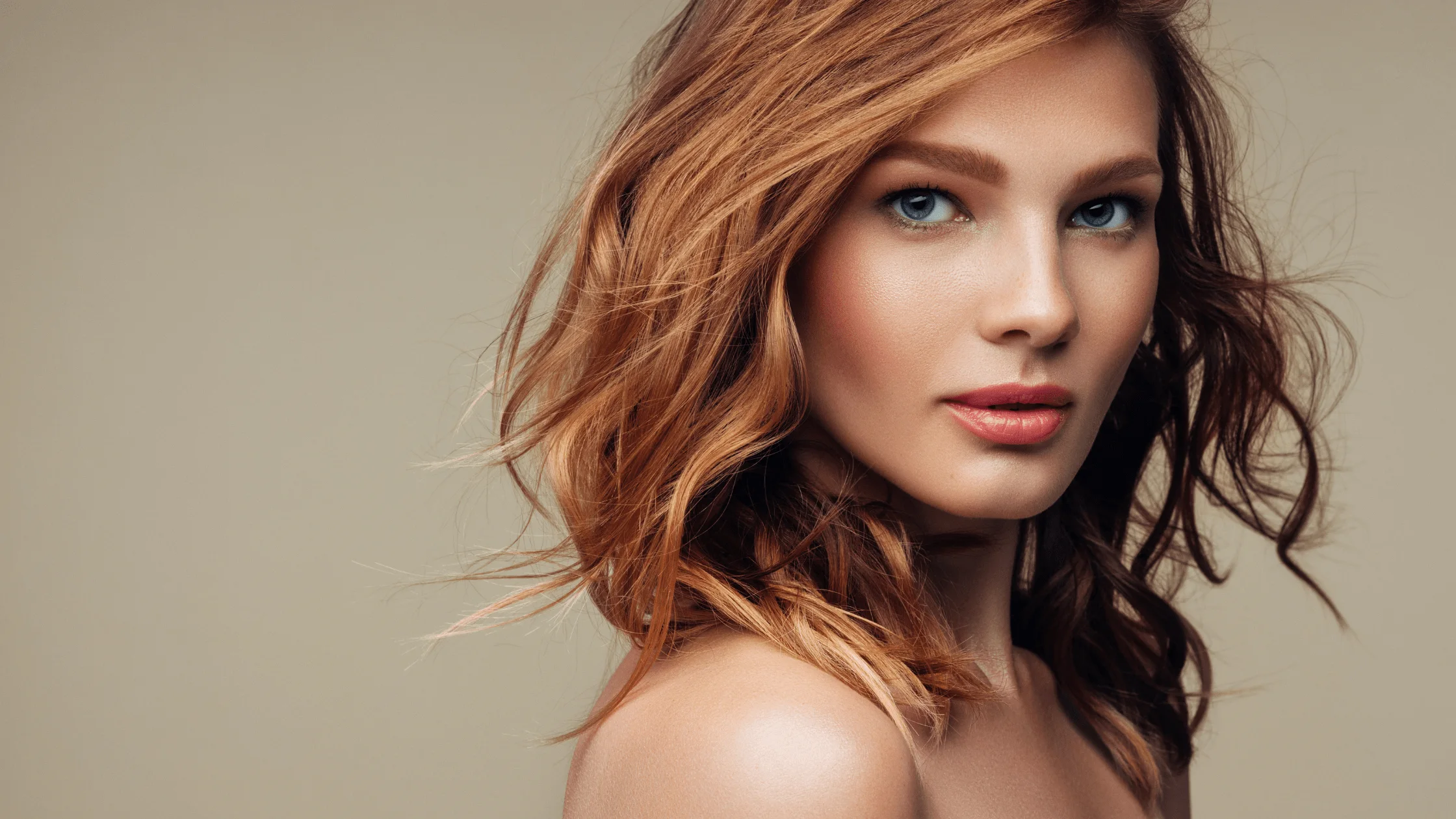 Woman with red hair representing the NaturallYou photo gallery
